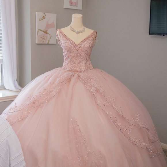 Quinceañera dress - Picture 2 of 2